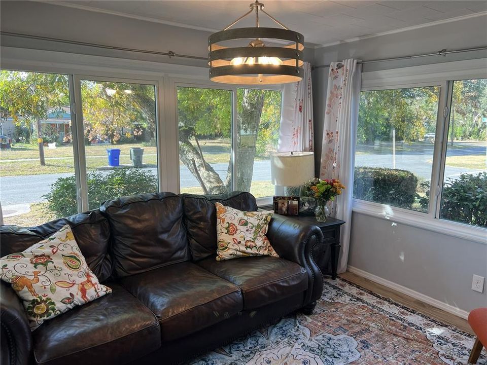 待售: $304,999 (4 贝兹, 1 浴室, 1612 平方英尺)