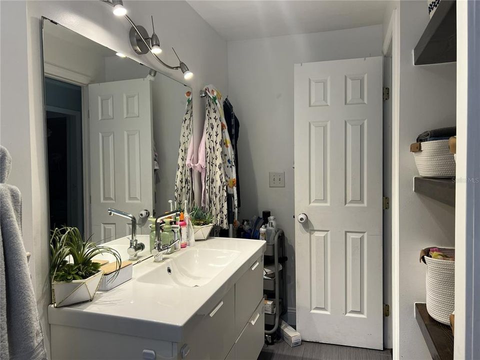 待售: $304,999 (4 贝兹, 1 浴室, 1612 平方英尺)