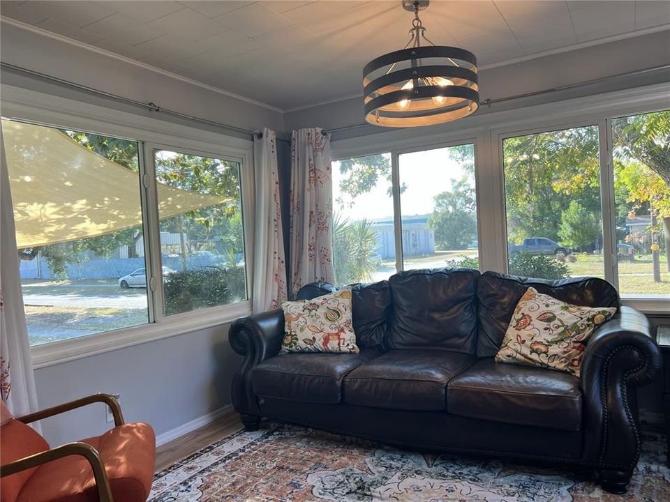 待售: $304,999 (4 贝兹, 1 浴室, 1612 平方英尺)