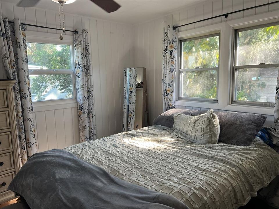 待售: $304,999 (4 贝兹, 1 浴室, 1612 平方英尺)