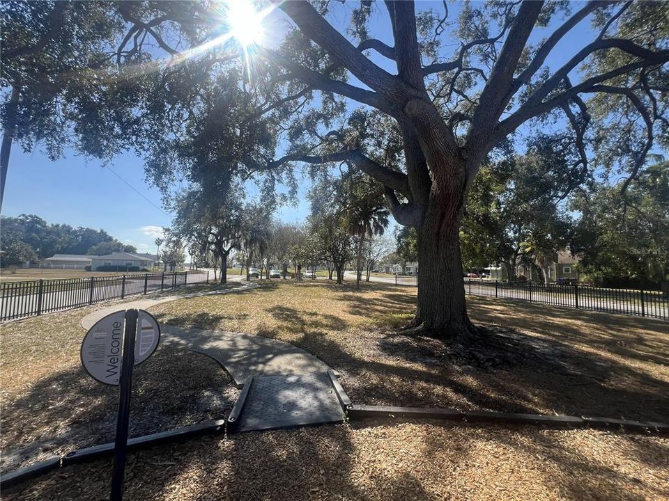 待售: $304,999 (4 贝兹, 1 浴室, 1612 平方英尺)