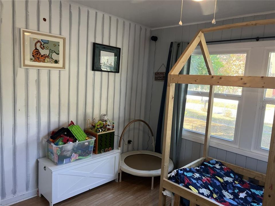 待售: $304,999 (4 贝兹, 1 浴室, 1612 平方英尺)