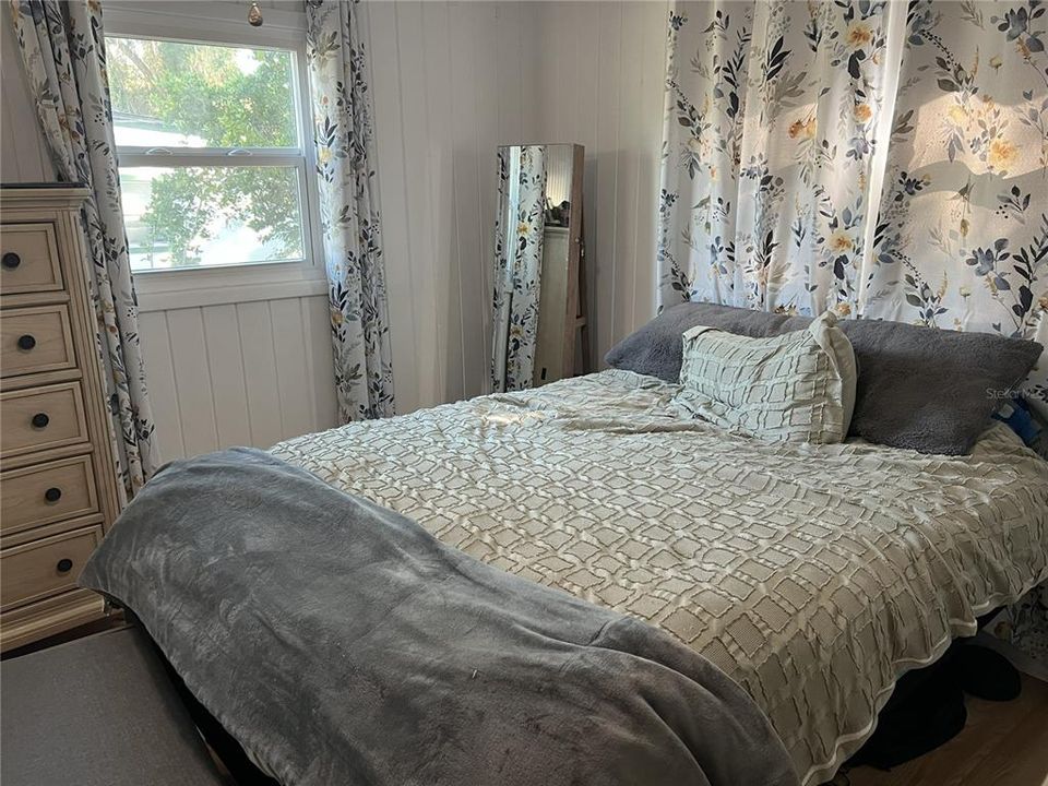 待售: $304,999 (4 贝兹, 1 浴室, 1612 平方英尺)