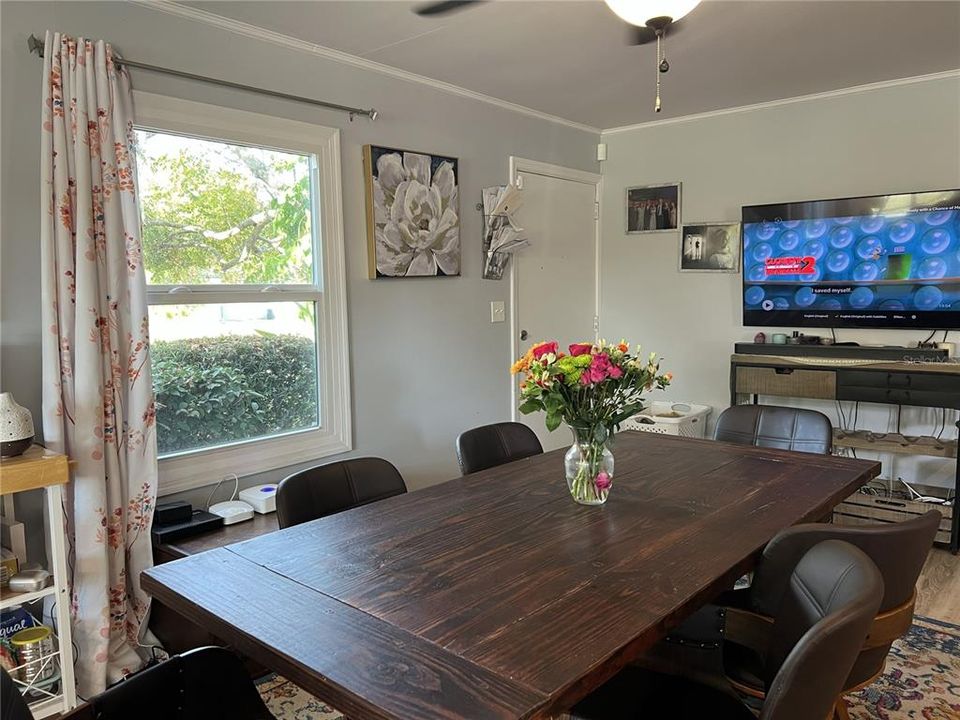 待售: $304,999 (4 贝兹, 1 浴室, 1612 平方英尺)