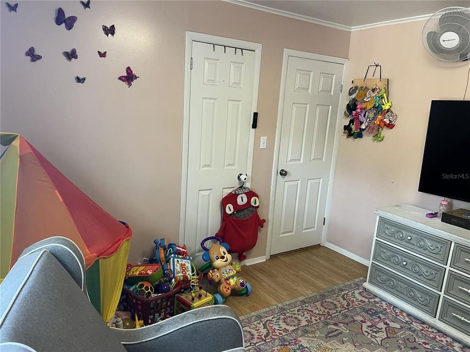 待售: $304,999 (4 贝兹, 1 浴室, 1612 平方英尺)