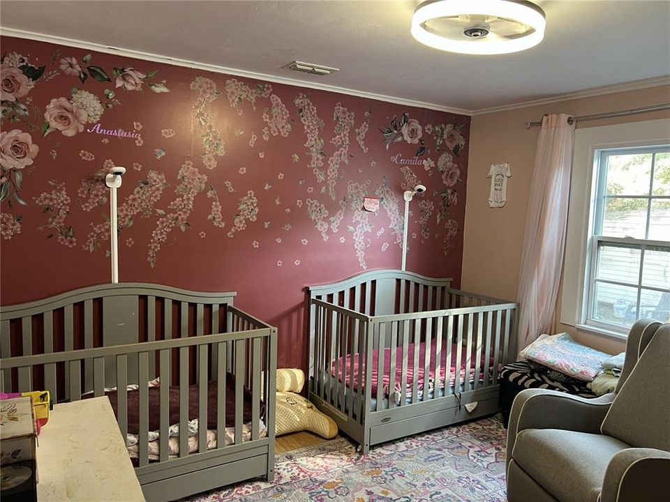 待售: $304,999 (4 贝兹, 1 浴室, 1612 平方英尺)