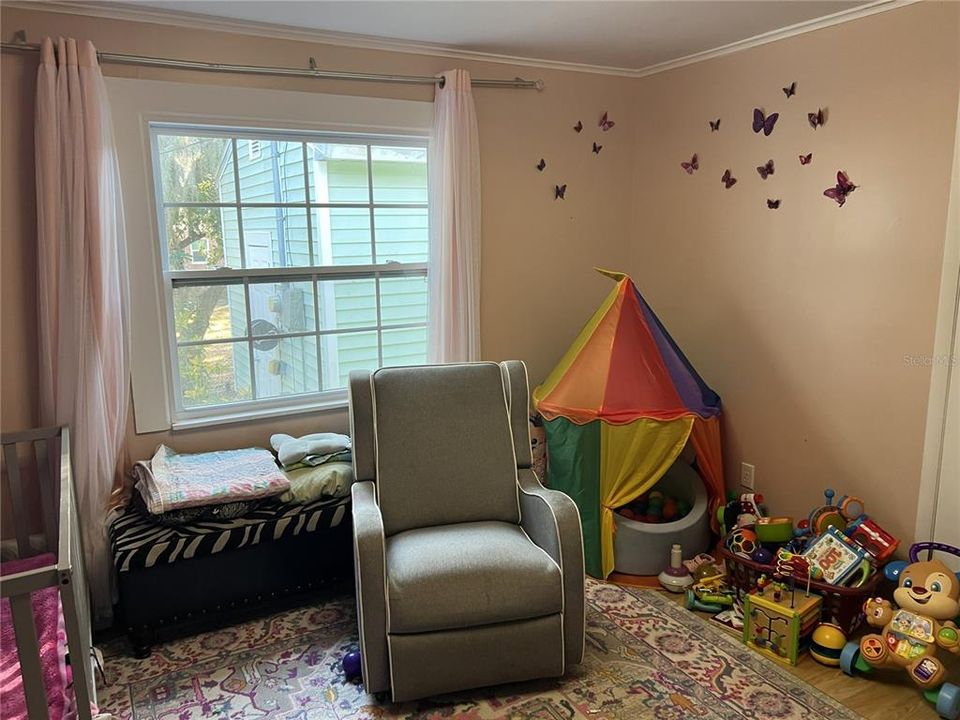 待售: $304,999 (4 贝兹, 1 浴室, 1612 平方英尺)