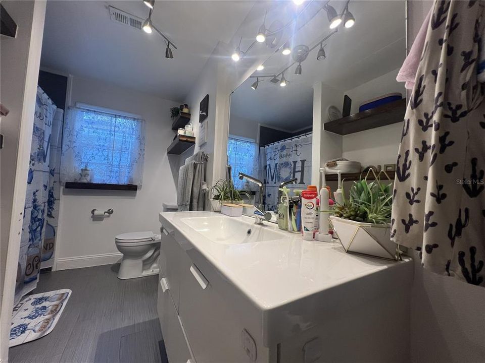 待售: $304,999 (4 贝兹, 1 浴室, 1612 平方英尺)