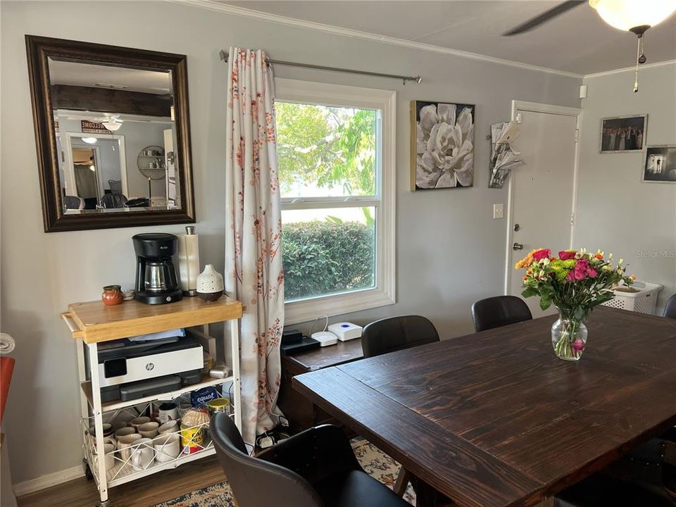 待售: $304,999 (4 贝兹, 1 浴室, 1612 平方英尺)