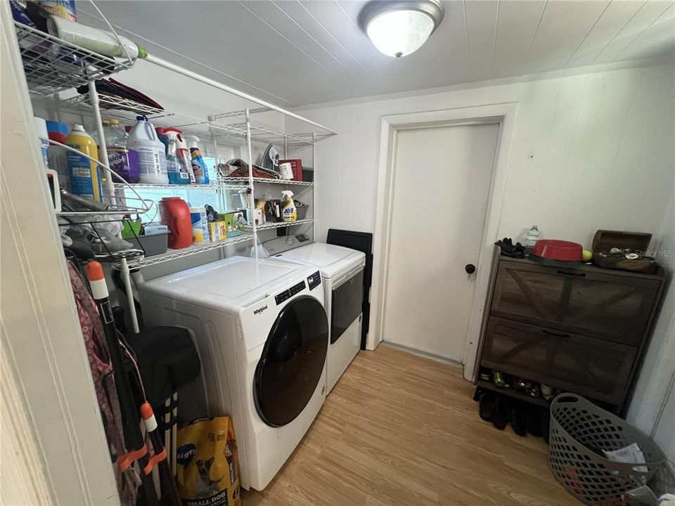 待售: $304,999 (4 贝兹, 1 浴室, 1612 平方英尺)