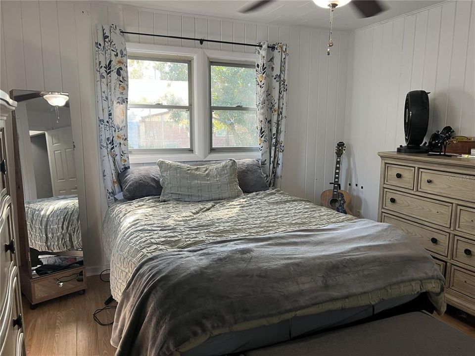 待售: $304,999 (4 贝兹, 1 浴室, 1612 平方英尺)