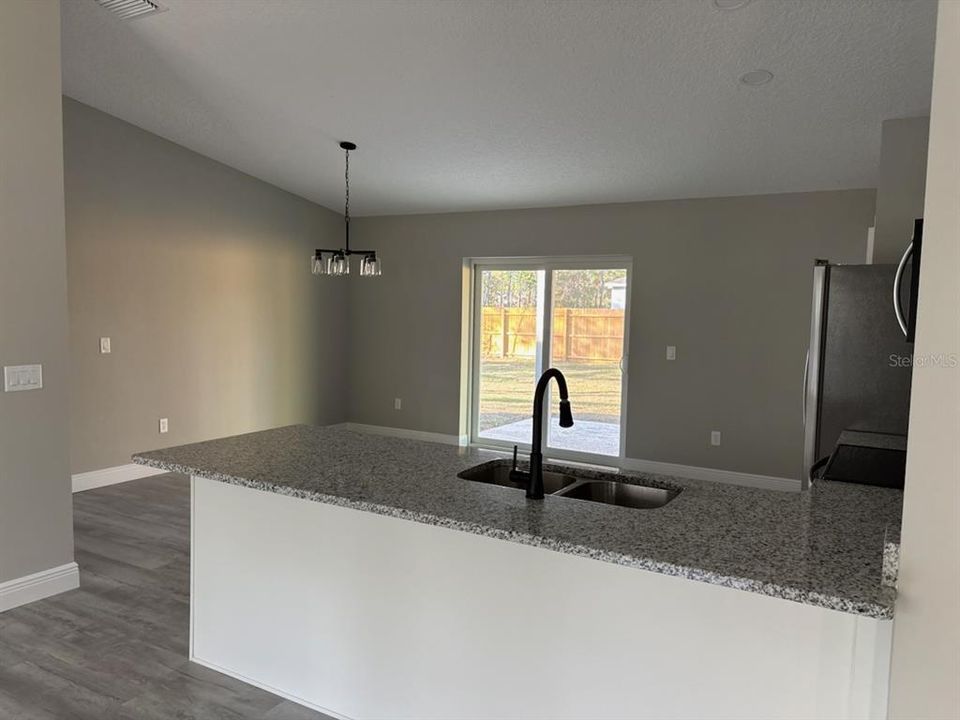 For Sale: $234,900 (3 beds, 2 baths, 1405 Square Feet)