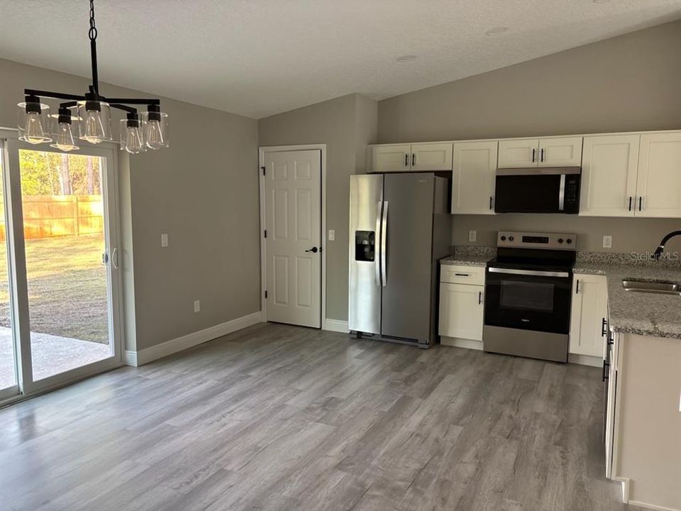 For Sale: $234,900 (3 beds, 2 baths, 1405 Square Feet)