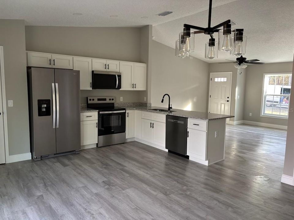 For Sale: $234,900 (3 beds, 2 baths, 1405 Square Feet)