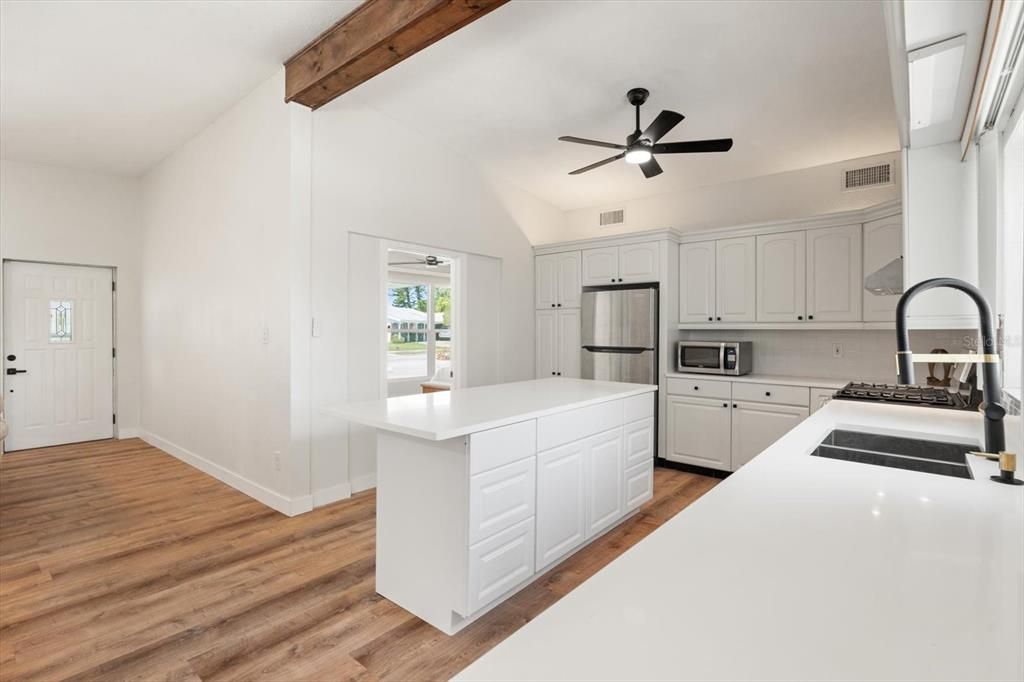 For Sale: $589,000 (3 beds, 2 baths, 1664 Square Feet)