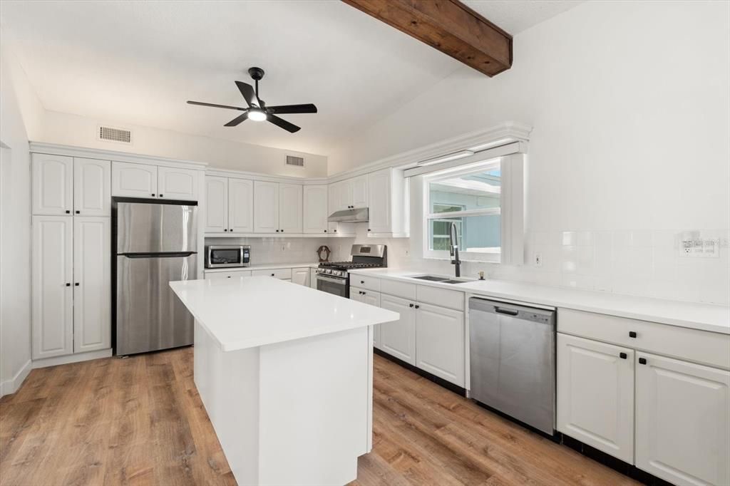 For Sale: $589,000 (3 beds, 2 baths, 1664 Square Feet)