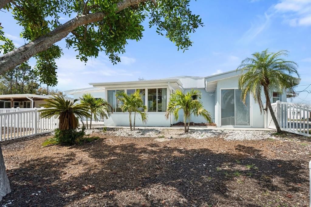 For Sale: $589,000 (3 beds, 2 baths, 1664 Square Feet)