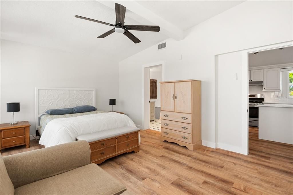 For Sale: $589,000 (3 beds, 2 baths, 1664 Square Feet)