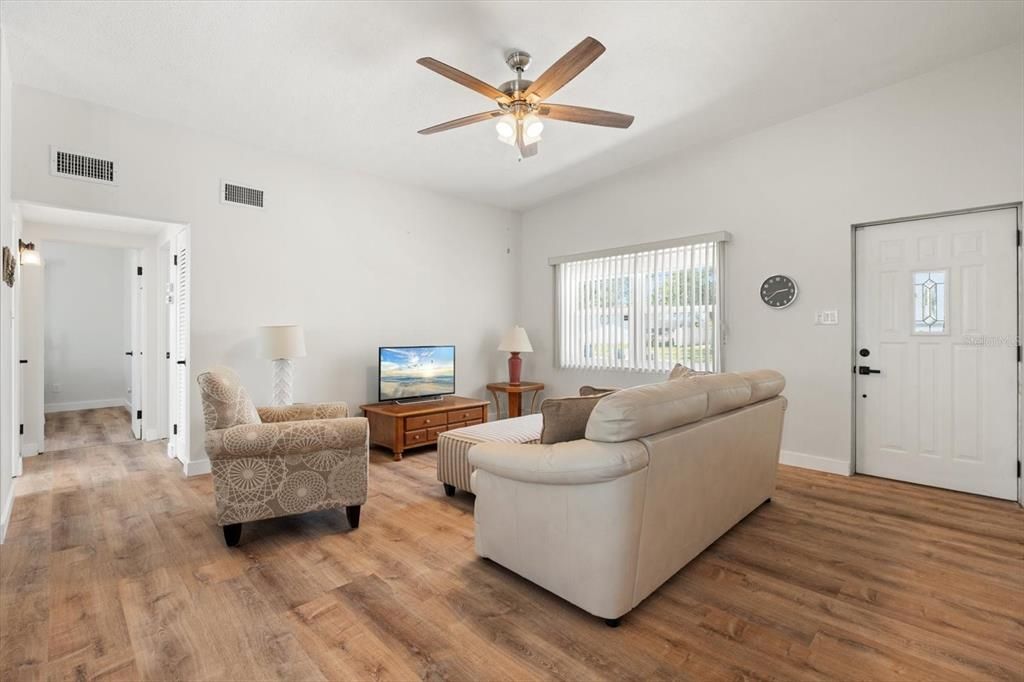 For Sale: $589,000 (3 beds, 2 baths, 1664 Square Feet)