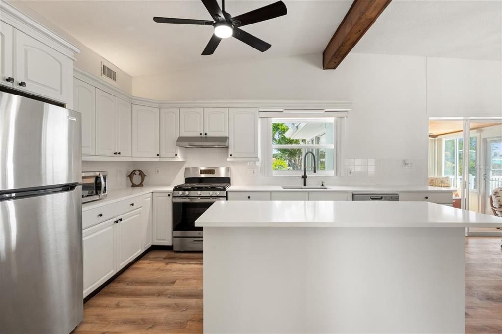 For Sale: $589,000 (3 beds, 2 baths, 1664 Square Feet)