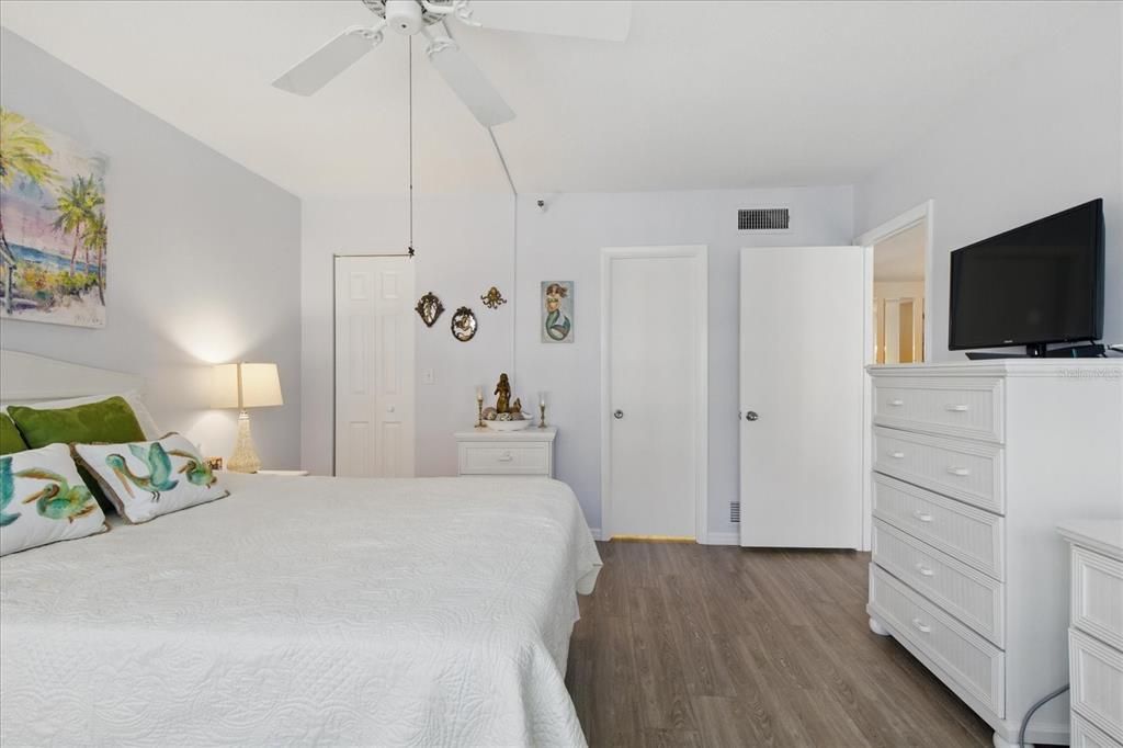 For Rent: $3,600 (2 beds, 2 baths, 900 Square Feet)