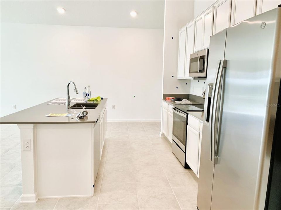 For Rent: $2,499 (4 beds, 2 baths, 2278 Square Feet)