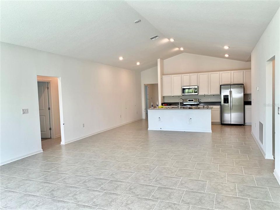 For Rent: $2,499 (4 beds, 2 baths, 2278 Square Feet)