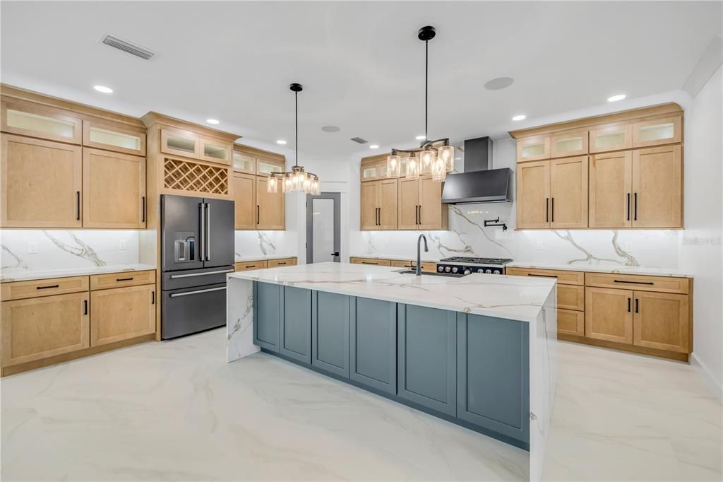 En Venta: $2,200,000 (4 camas, 3 baños, 2431 Pies cuadrados)