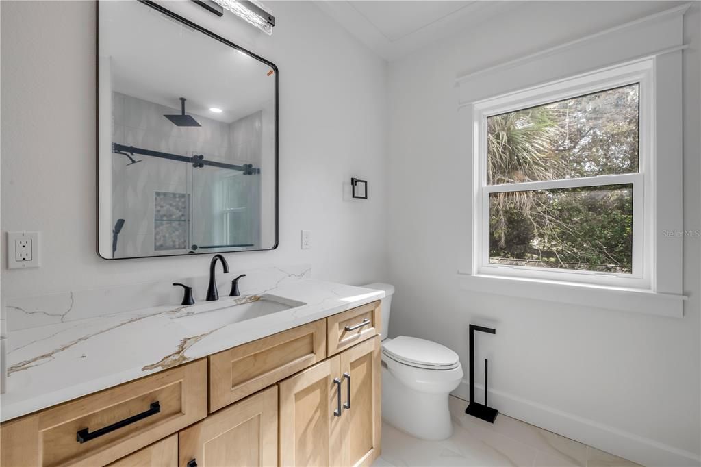 En Venta: $2,200,000 (4 camas, 3 baños, 2431 Pies cuadrados)