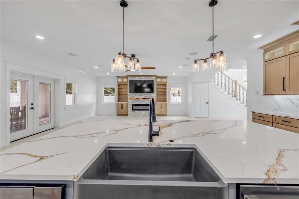 En Venta: $2,200,000 (4 camas, 3 baños, 2431 Pies cuadrados)