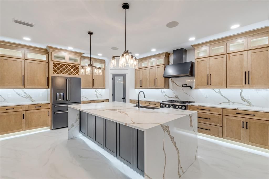 En Venta: $2,200,000 (4 camas, 3 baños, 2431 Pies cuadrados)