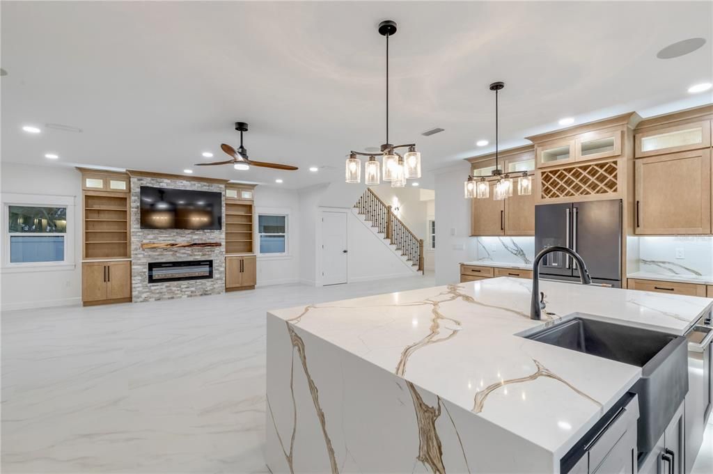 En Venta: $2,200,000 (4 camas, 3 baños, 2431 Pies cuadrados)