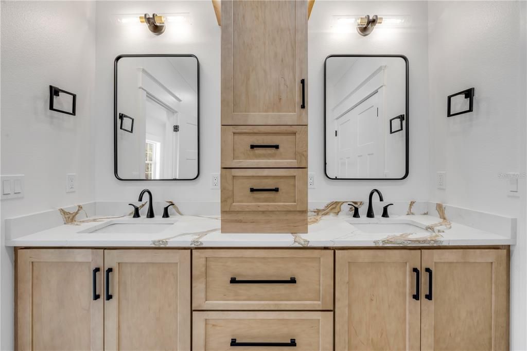 En Venta: $2,200,000 (4 camas, 3 baños, 2431 Pies cuadrados)