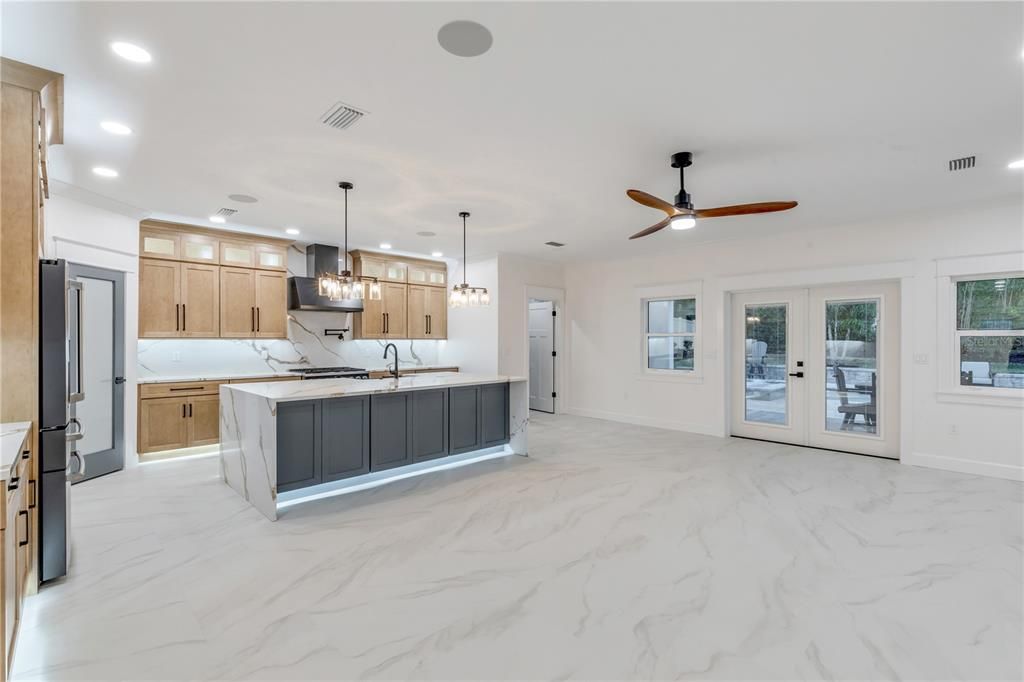 En Venta: $2,200,000 (4 camas, 3 baños, 2431 Pies cuadrados)