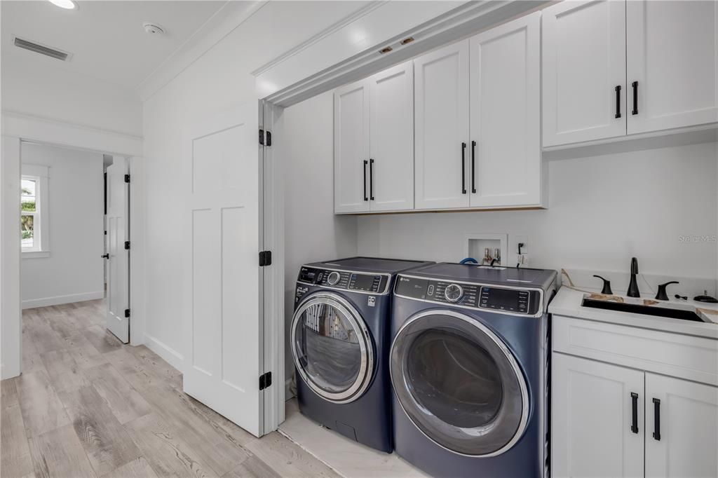 En Venta: $2,200,000 (4 camas, 3 baños, 2431 Pies cuadrados)