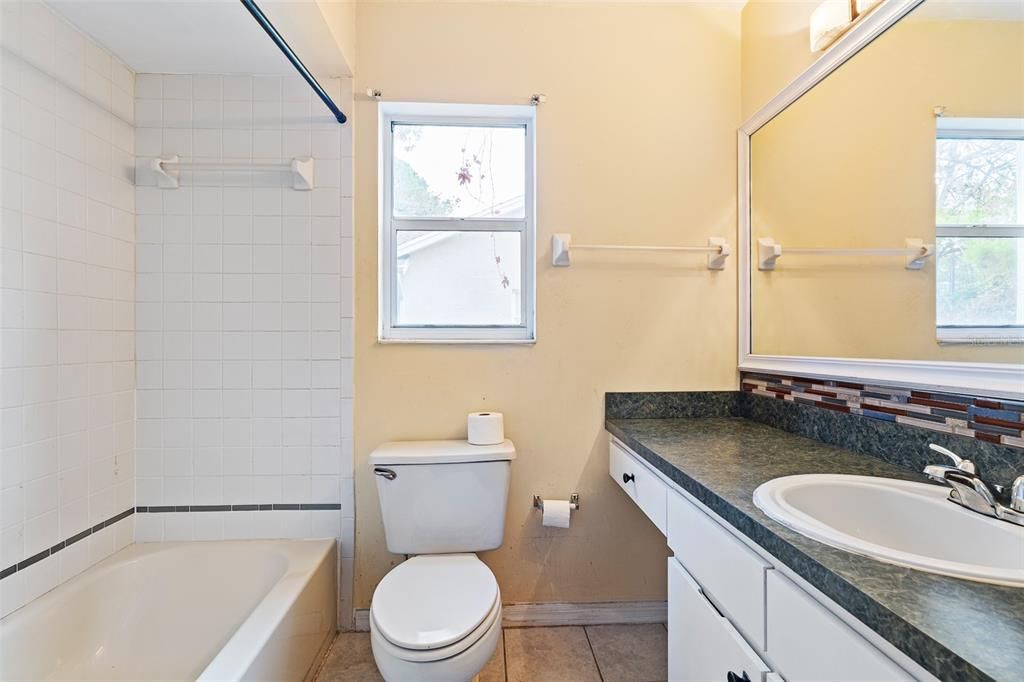 En Venta: $215,000 (3 camas, 2 baños, 1104 Pies cuadrados)