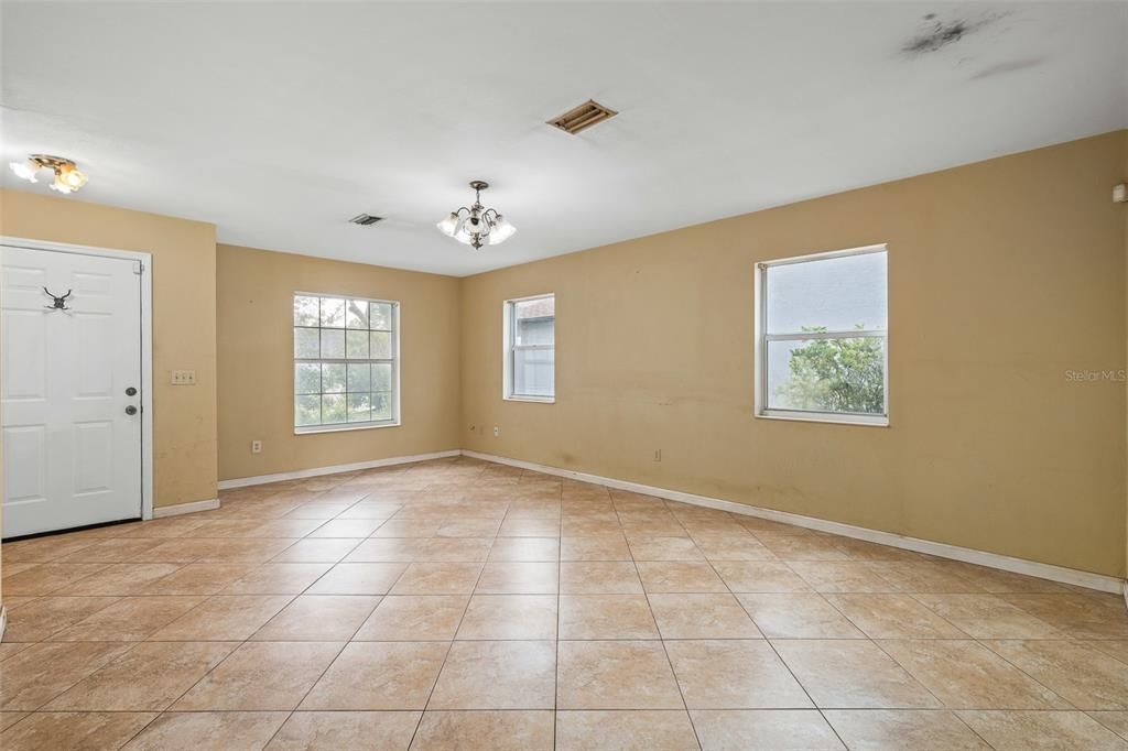 En Venta: $215,000 (3 camas, 2 baños, 1104 Pies cuadrados)