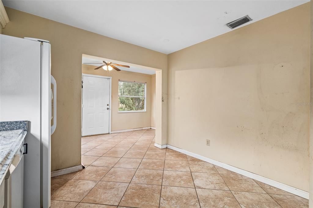 En Venta: $215,000 (3 camas, 2 baños, 1104 Pies cuadrados)