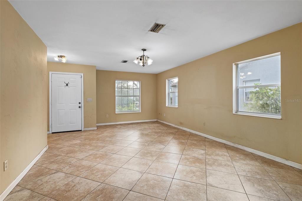 En Venta: $215,000 (3 camas, 2 baños, 1104 Pies cuadrados)