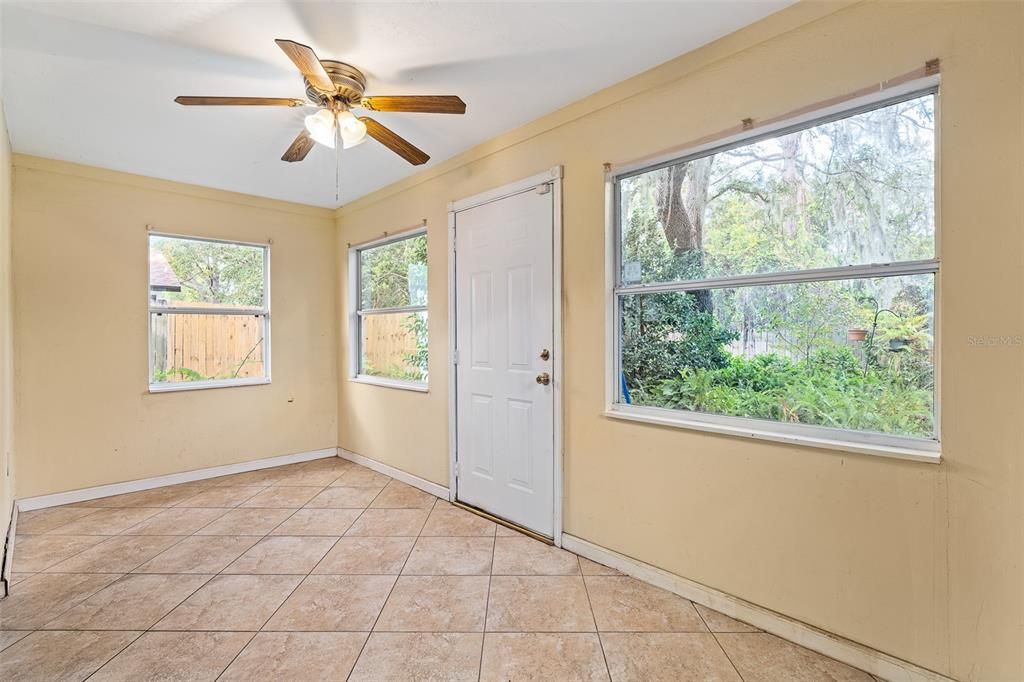 En Venta: $215,000 (3 camas, 2 baños, 1104 Pies cuadrados)