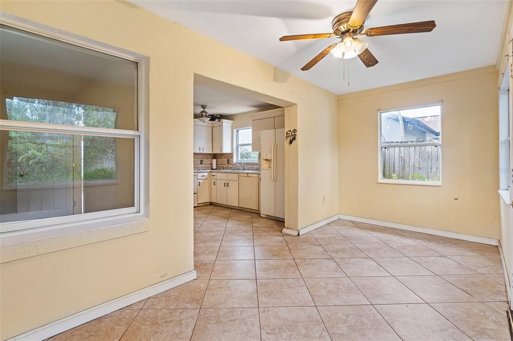 En Venta: $215,000 (3 camas, 2 baños, 1104 Pies cuadrados)