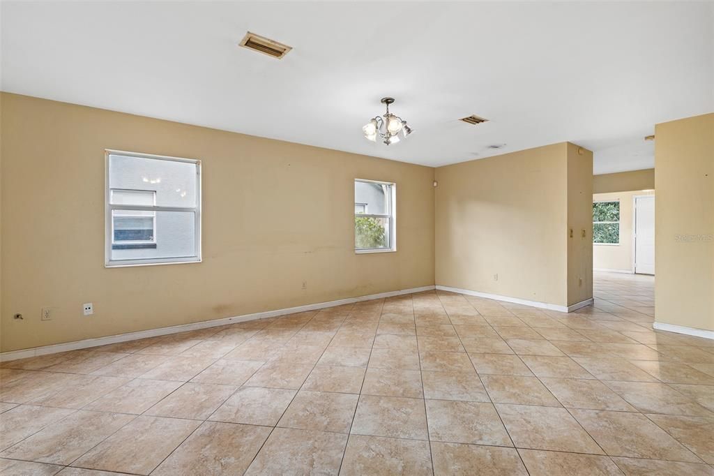 En Venta: $215,000 (3 camas, 2 baños, 1104 Pies cuadrados)