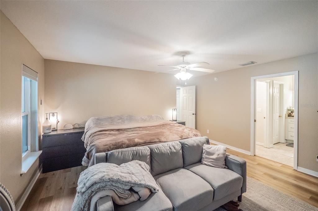 待售: $399,000 (4 贝兹, 2 浴室, 1816 平方英尺)