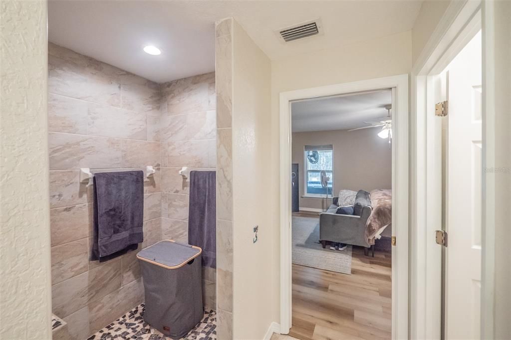 待售: $399,000 (4 贝兹, 2 浴室, 1816 平方英尺)