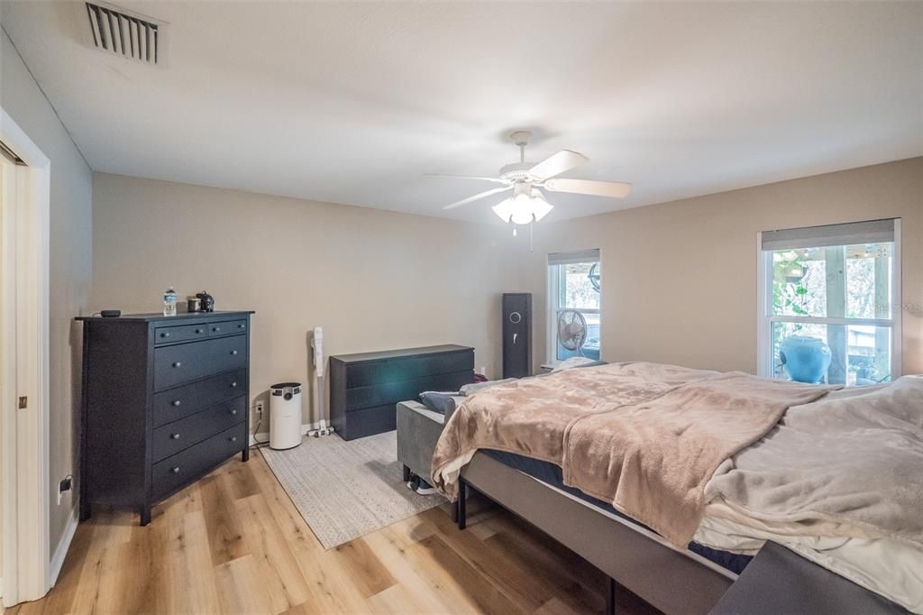 待售: $399,000 (4 贝兹, 2 浴室, 1816 平方英尺)