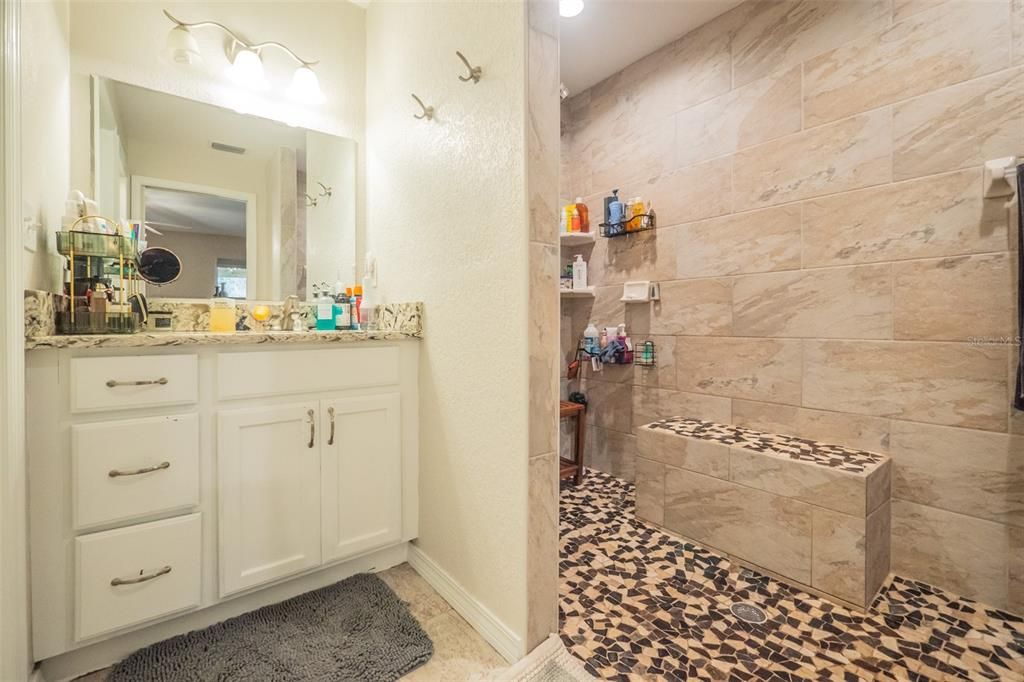 待售: $399,000 (4 贝兹, 2 浴室, 1816 平方英尺)