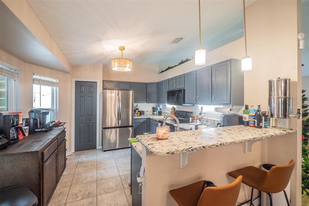 待售: $399,000 (4 贝兹, 2 浴室, 1816 平方英尺)