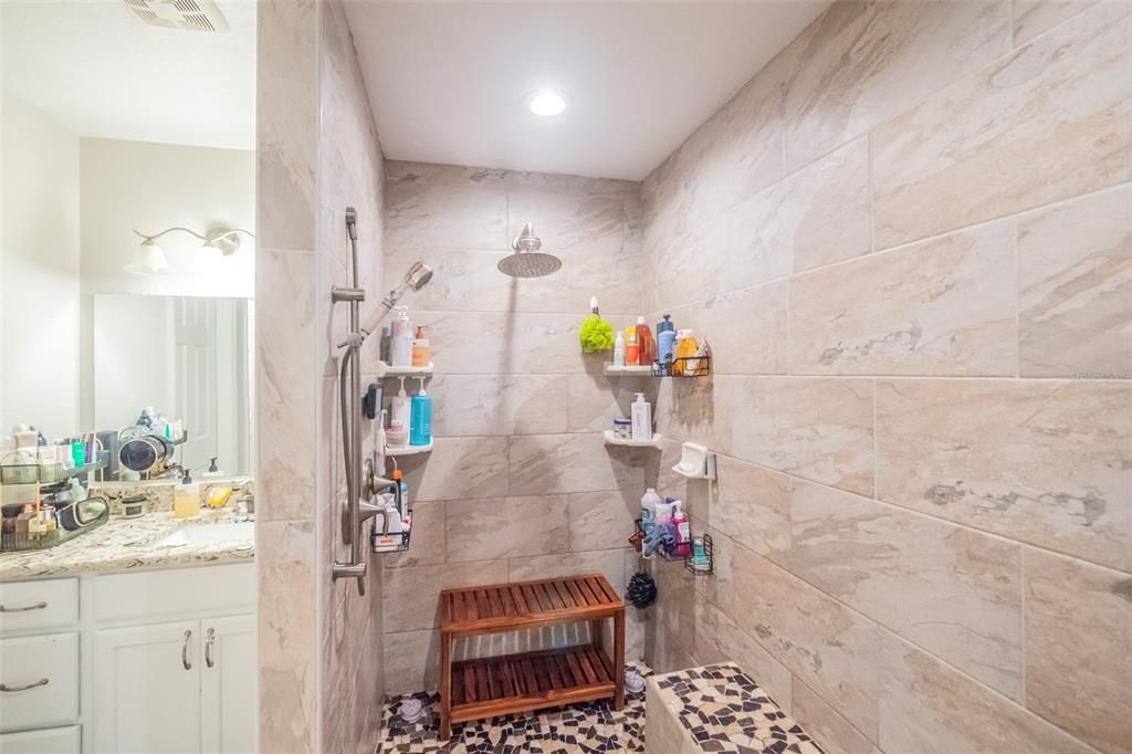 待售: $399,000 (4 贝兹, 2 浴室, 1816 平方英尺)