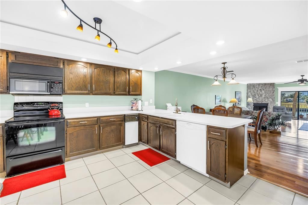 For Sale: $675,000 (2 beds, 2 baths, 1750 Square Feet)