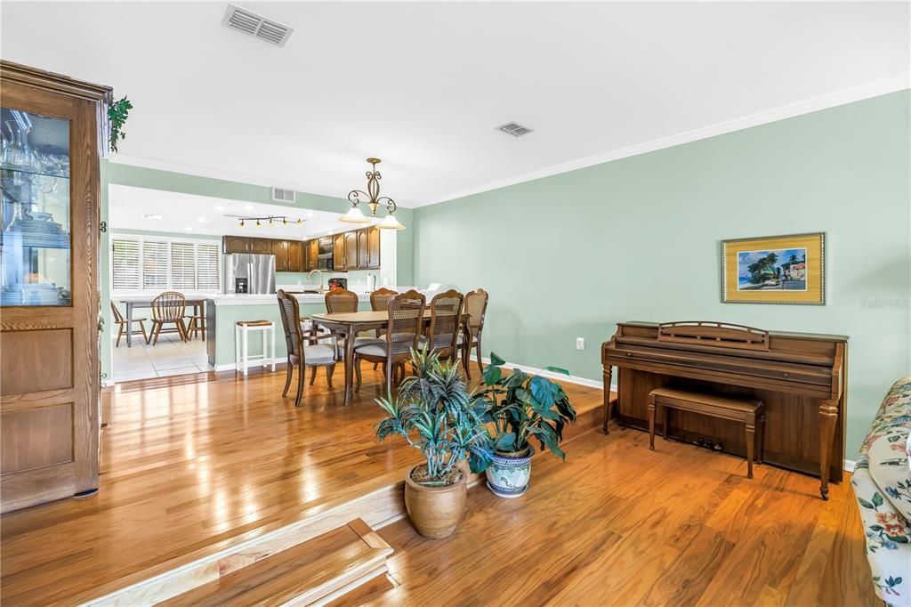 For Sale: $675,000 (2 beds, 2 baths, 1750 Square Feet)